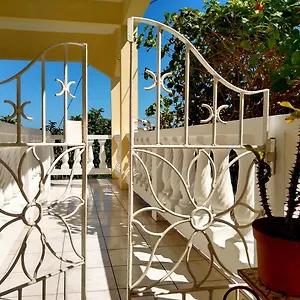  Lodge The Lion House Jamaica Jamaica